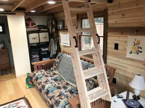 Cozy Garage Room - Gallery - 7