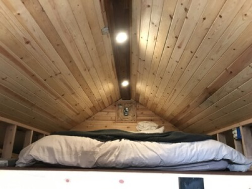 Cozy Garage Room - Gallery - 6