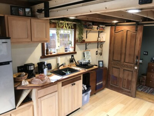 Cozy Garage Room - Gallery - 8