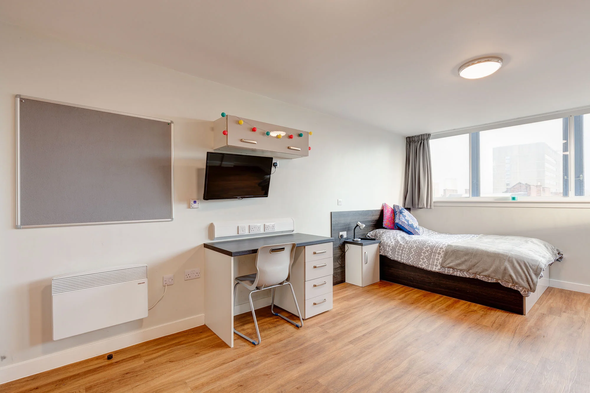  Deluxe Studio (Accessible)  -  Robert Owen House  - Gallery -  1