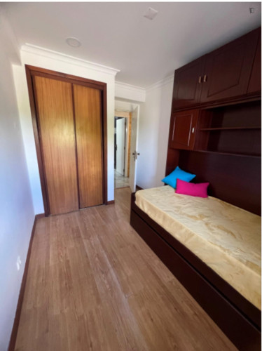 Nice Single Bedroom close to Dom Carlos I Park