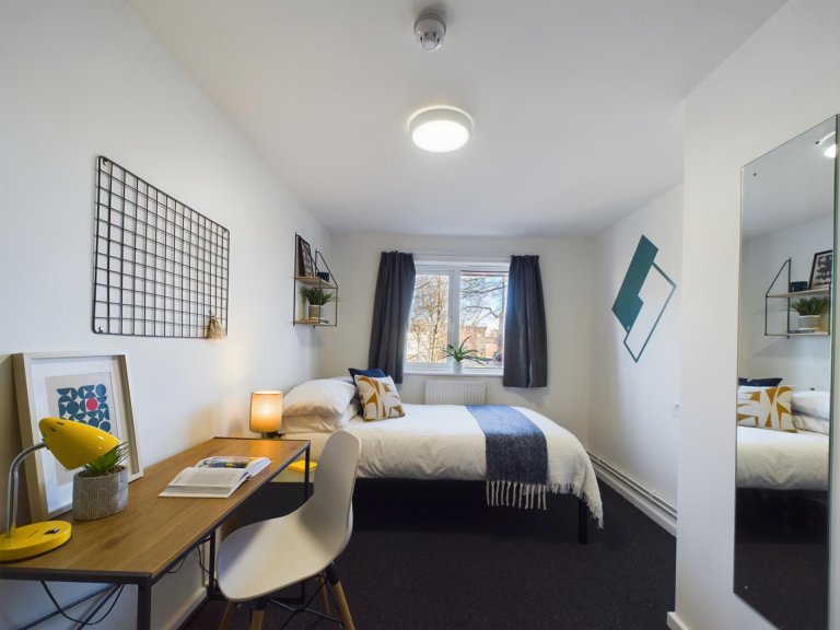  6 Bedroom House - 24 Brookside  -  Brookside, Kedleston Street  - Gallery -  3