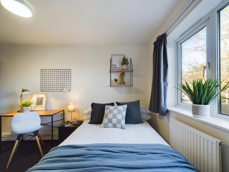  6 Bedroom House - 24 Brookside  -  Brookside, Kedleston Street  - Gallery -  1