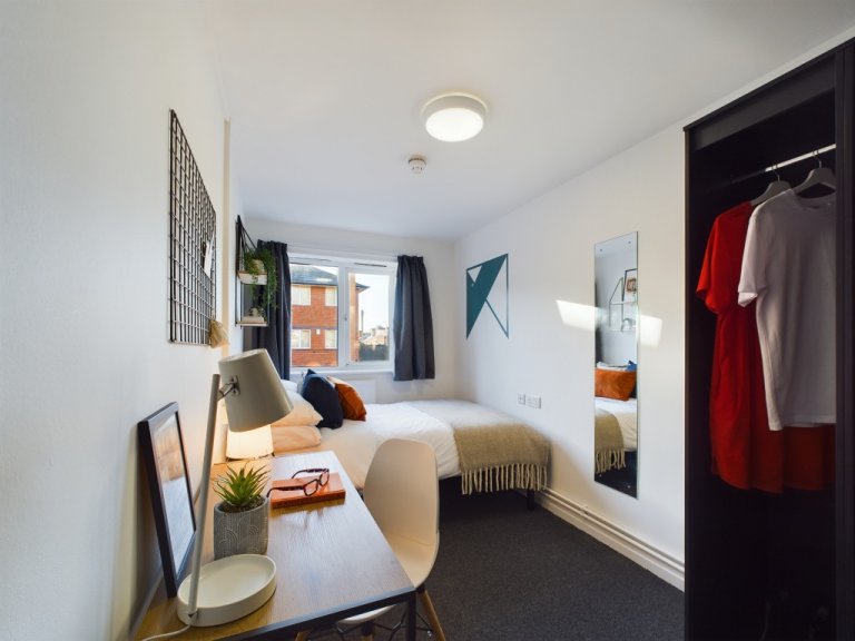  6 Bedroom House - 1 Brookside  -  Brookside, Kedleston Street  - Gallery -  4