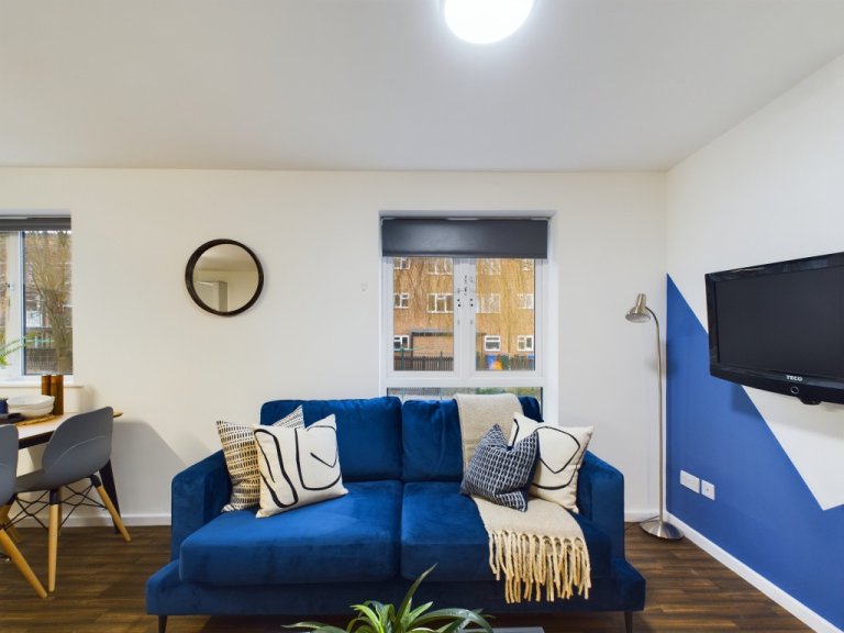  3 Bedroom House - 20 Brookside  -  Brookside, Kedleston Street  - Gallery -  4