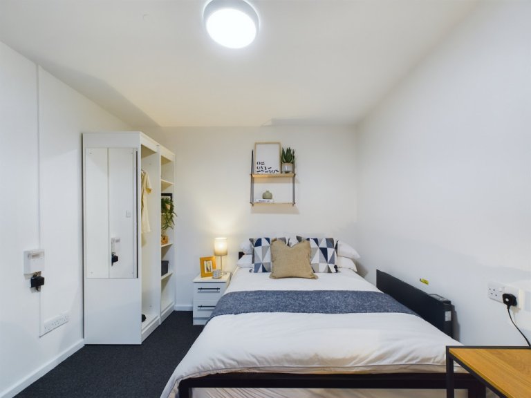  3 Bedroom House - 20 Brookside  -  Brookside, Kedleston Street  - Gallery -  11