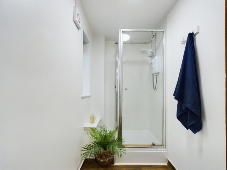  3 Bedroom House - 20 Brookside  -  Brookside, Kedleston Street  - Gallery -  9