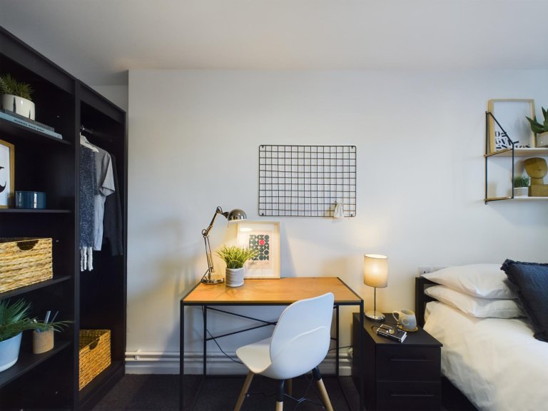  3 Bedroom House - 7 Brookside  -  Brookside, Kedleston Street  - Gallery -  4