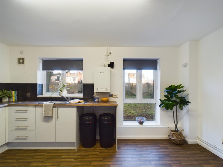  3 Bedroom House - 6 Brookside  -  Brookside, Kedleston Street  - Gallery -  9