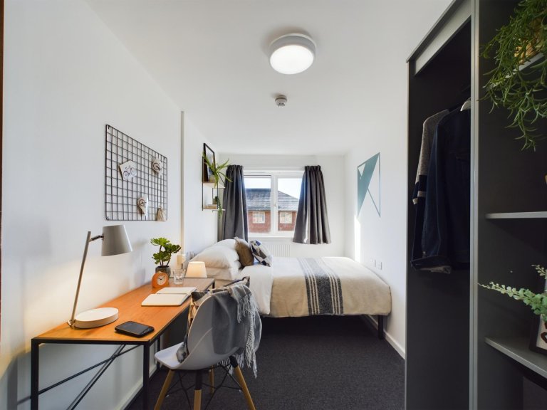  6 Bedroom House - 23 Brookside  -  Brookside, Kedleston Street  - Gallery -  5