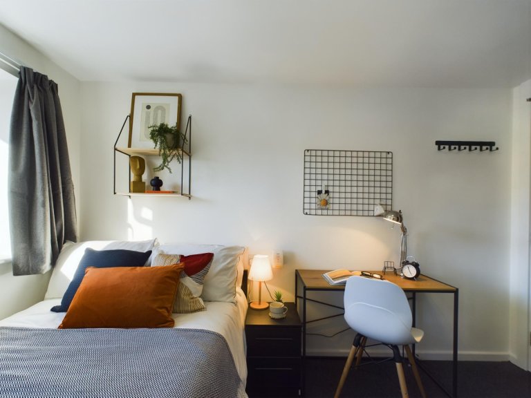  6 Bedroom House - 3 Brookside  -  Brookside, Kedleston Street  - Gallery -  1