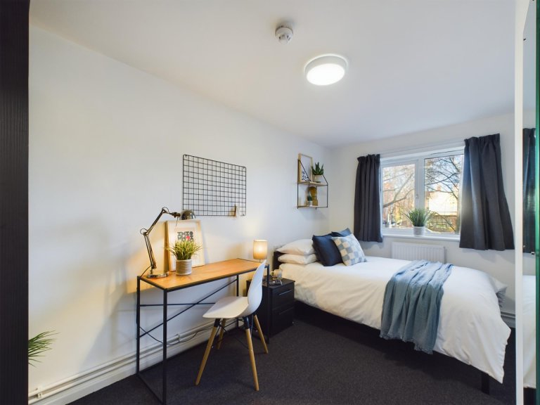  6 Bedroom House - 3 Brookside  -  Brookside, Kedleston Street  - Gallery -  7