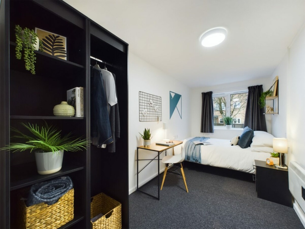 4 Bedroom House - 17 Brookside  -  Brookside, Kedleston Street  - Gallery -  1
