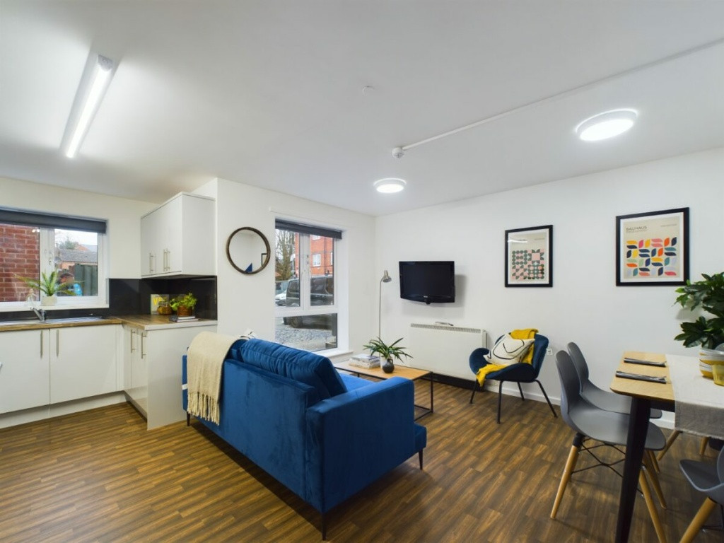  4 Bedroom House - 17 Brookside  -  Brookside, Kedleston Street  - Gallery -  9