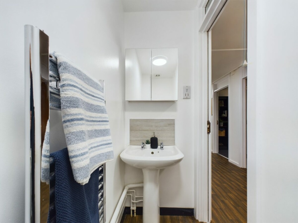  4 Bedroom House - 17 Brookside  -  Brookside, Kedleston Street  - Gallery -  10