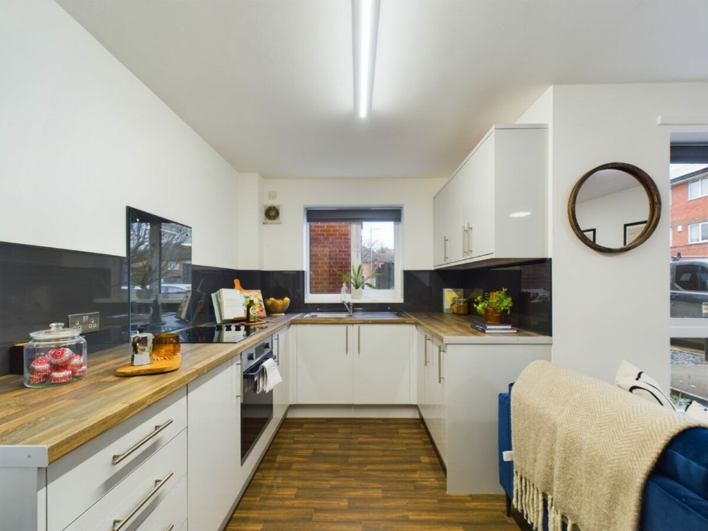  4 Bedroom House - 17 Brookside  -  Brookside, Kedleston Street  - Gallery -  6