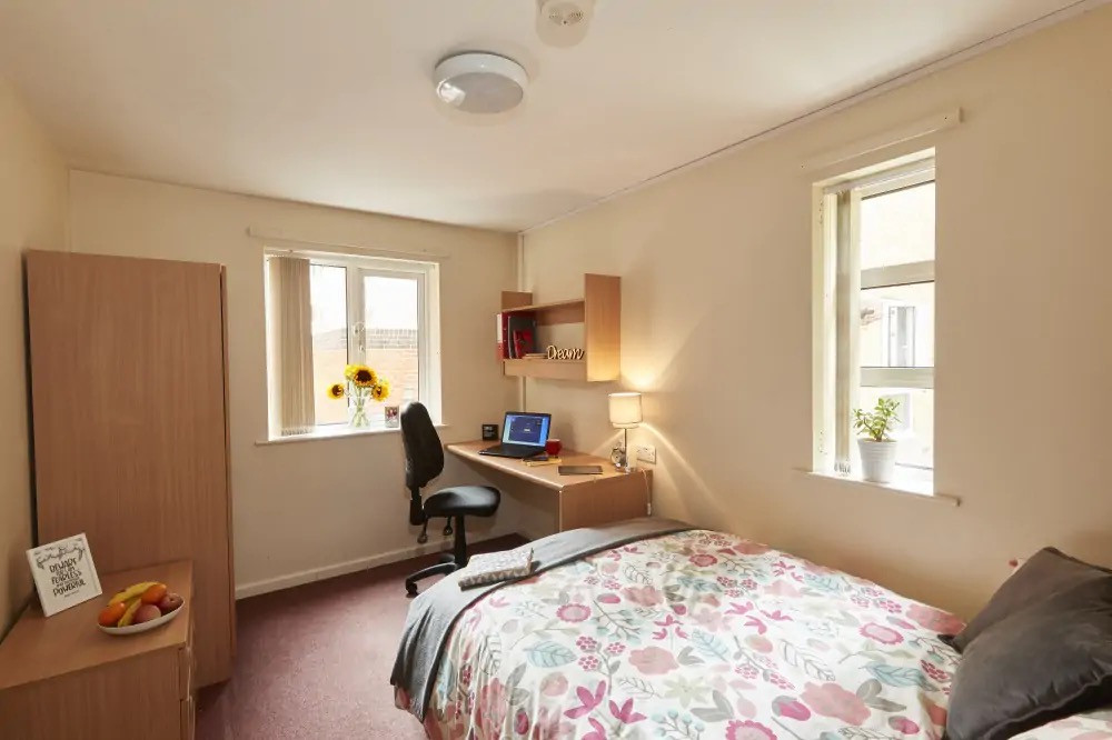  4 Bedroom House - 13 Brookside  -  Brookside, Kedleston Street  - Gallery -  4