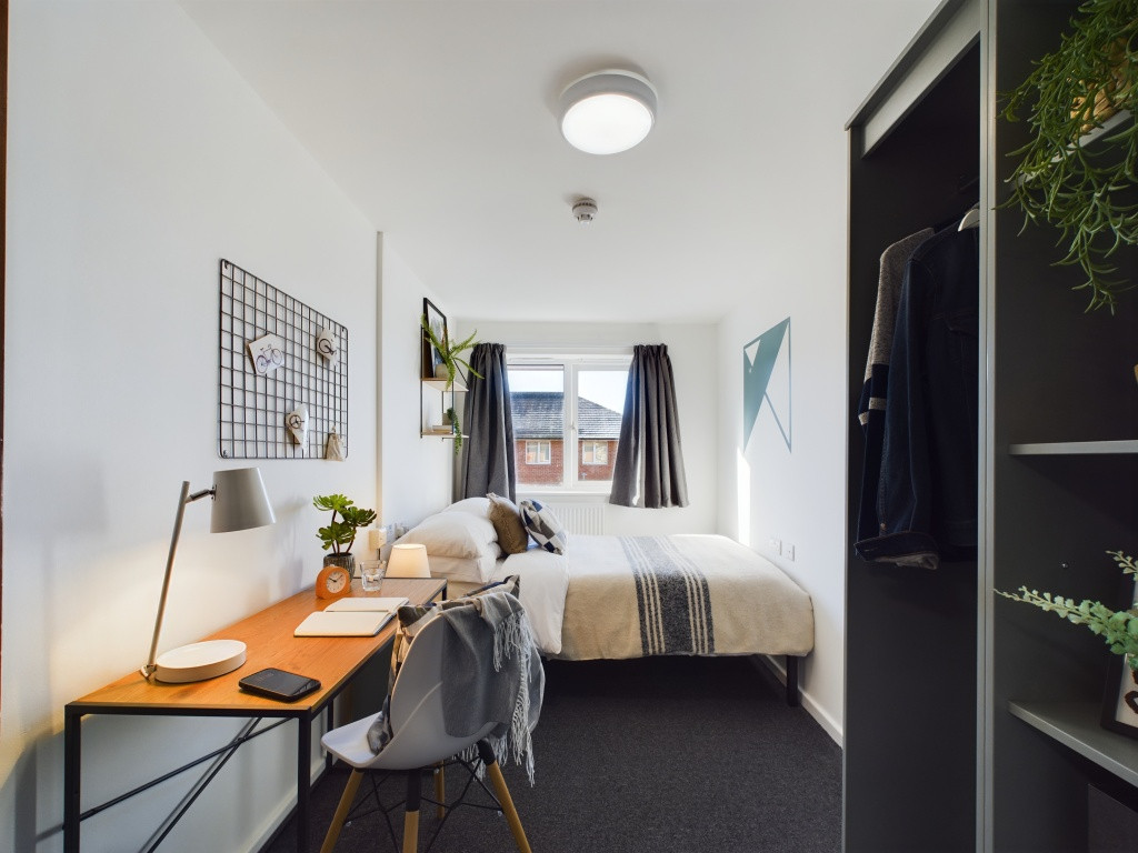  6 Bedroom House - 25 Brookside  -  Brookside, Kedleston Street  - Gallery -  14