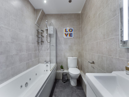  9 Bedroom House - 128 Uttoxeter  -  Uttoxeter New Rd  - Gallery -  3