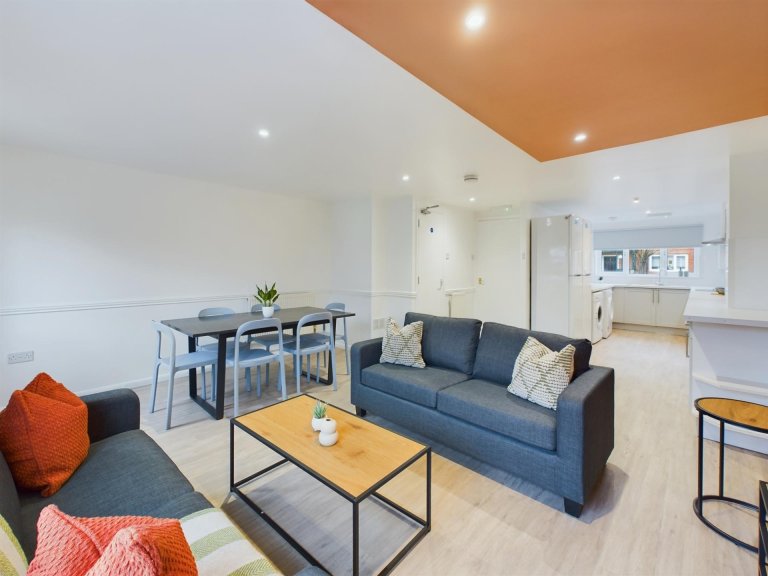  6 Bedroom House - 3 Mint Road  -  Mint Road  - Gallery -  7