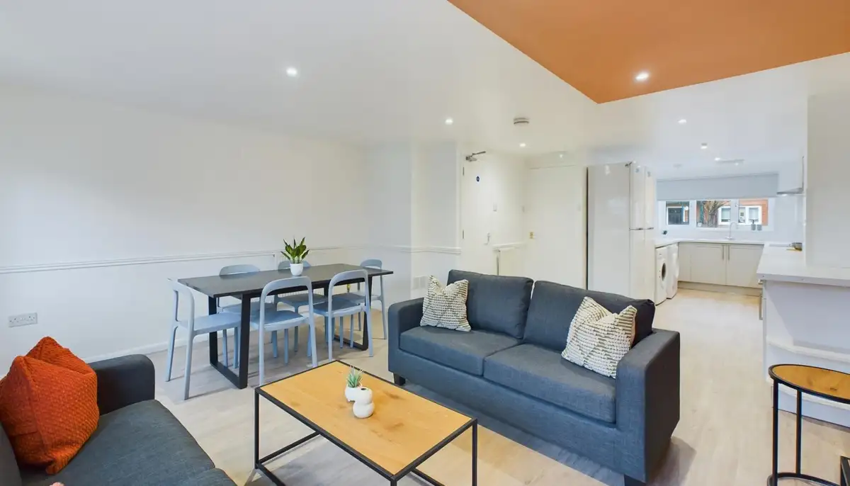 6 Bedroom House - 8 Mint Road