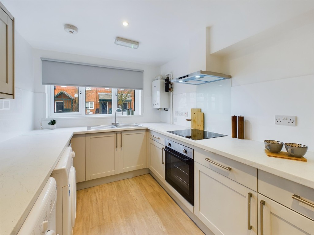  6 Bedroom House - 8 Mint Road  -  Mint Road  - Gallery -  4