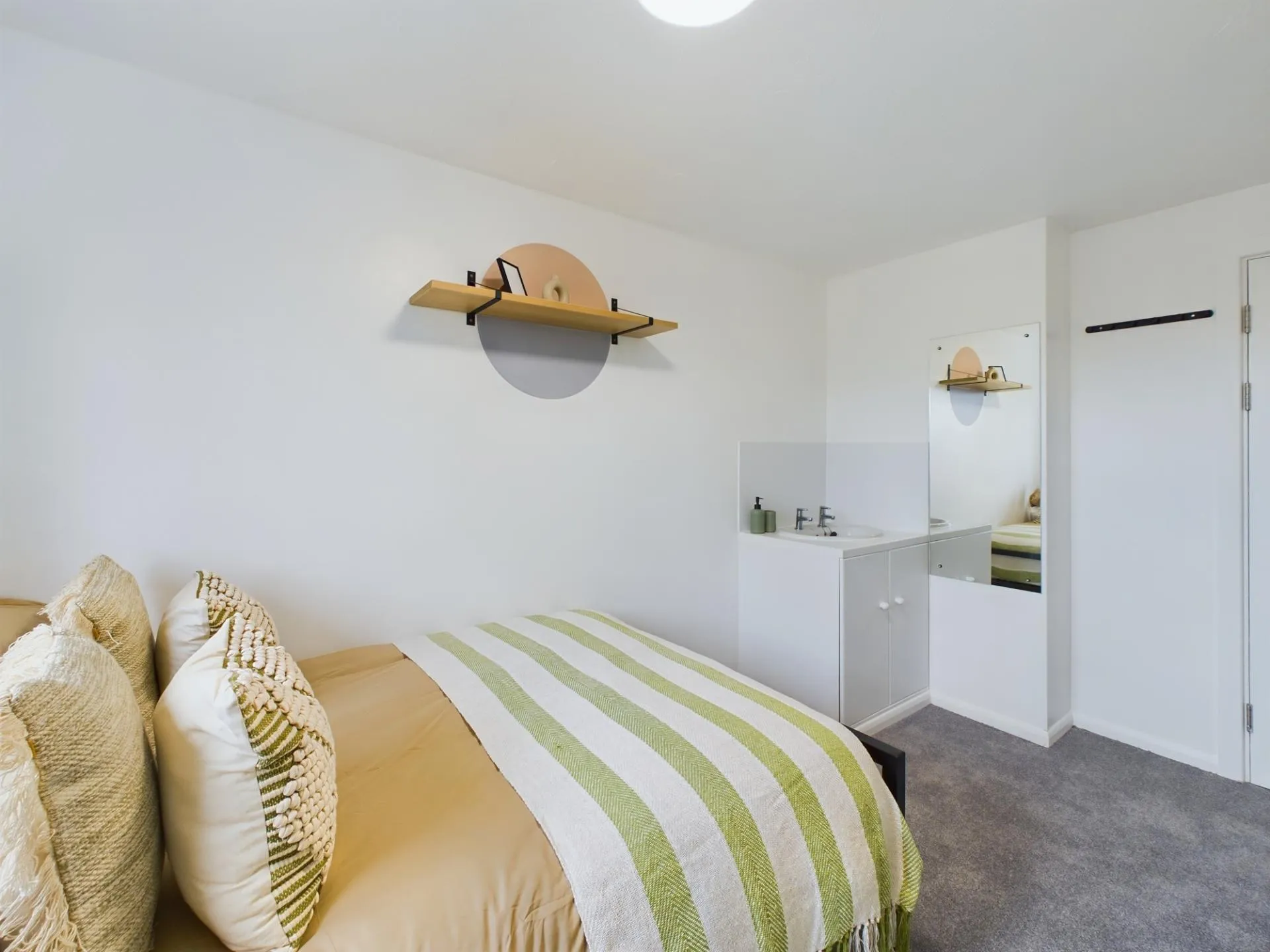 6 Bedroom House - 5 Sage Road - 5