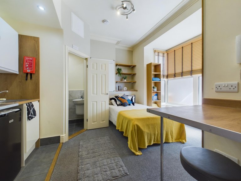  7 Bedroom House - 106 Yarborough Road  -  Yarborough Road  - Gallery -  4