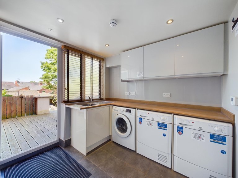  7 Bedroom House - 106 Yarborough Road  -  Yarborough Road  - Gallery -  3