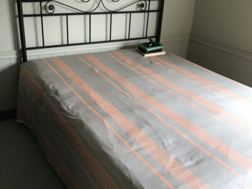 1 bed room with 1 bathroom