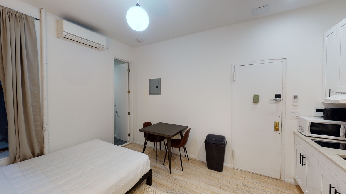 #432: Upper West Side - Studio (Queen) - #432: Upper West Side - Gallery - 1