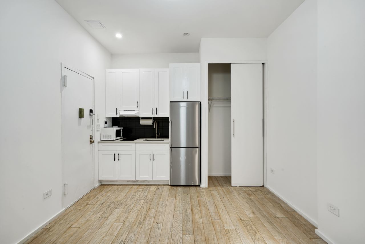 #432: Upper West Side - Studio (Queen) - 17