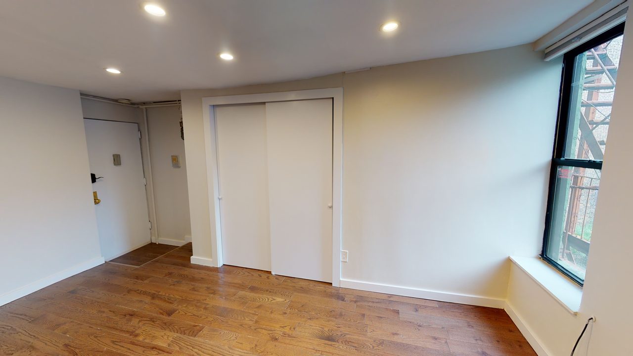 #409: East Village - Studio (Full) - 10