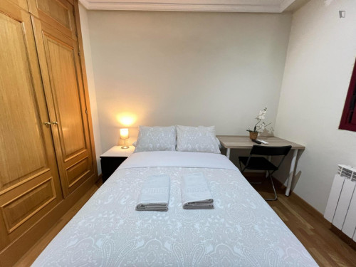 Single bedroom in 5-bedroom apartment
