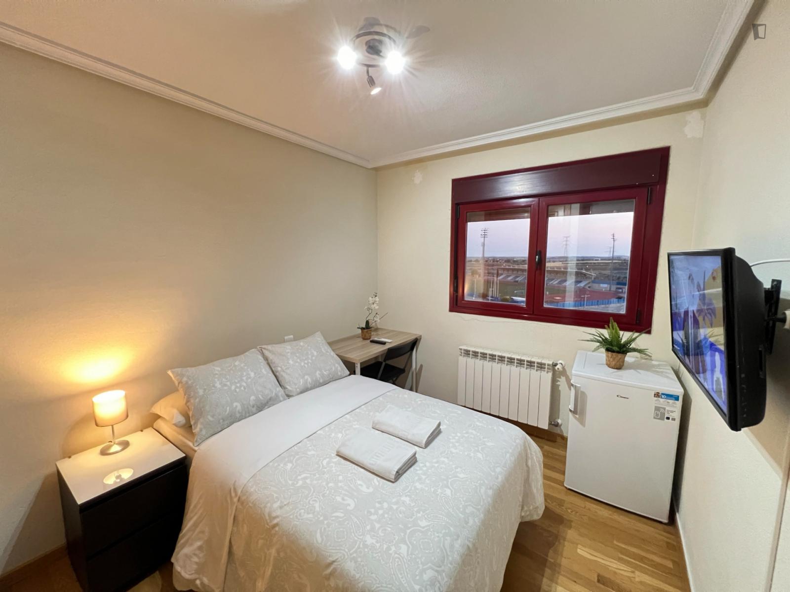 Single Bedroom In 5-Bedroom Apartment - 1