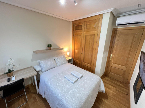 Single bedroom in 5-bedroom apartment - Gallery - 5