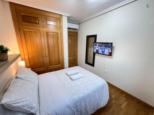 Single bedroom in 5-bedroom apartment - Gallery - 6