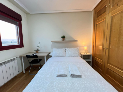 Single bedroom in 5-bedroom apartment - Gallery - 8
