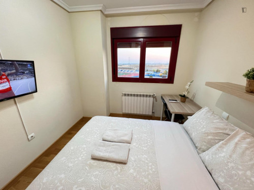 Single bedroom in 5-bedroom apartment - Gallery - 7