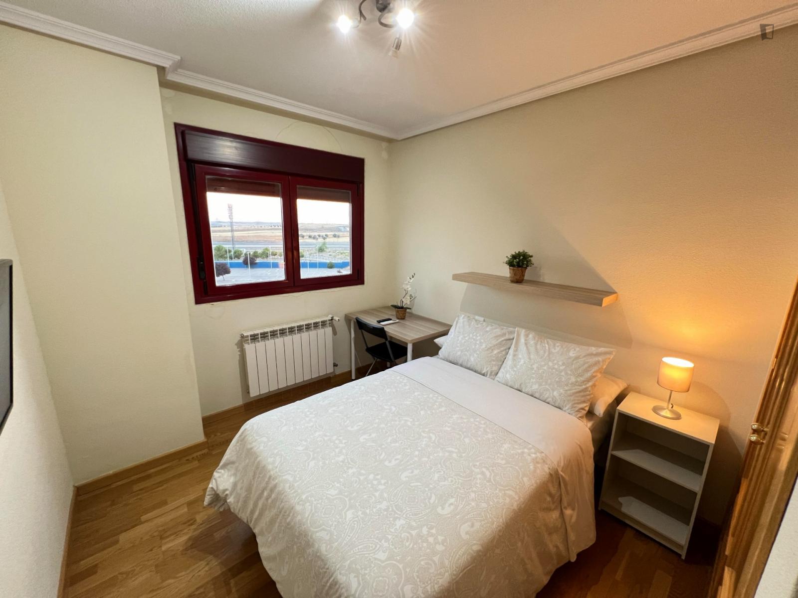 Single Bedroom In 5-Bedroom Apartment - 1
