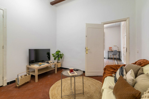 Modern Coliving Room in the Heart of Vibrant Ciutat Vella, Barcelona Apartment
