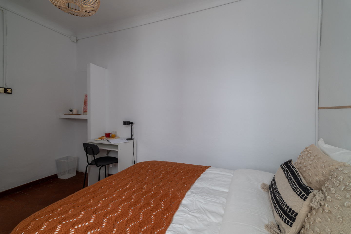  Small Room  -  Modern Coliving Room in the Heart of Vibrant Ciutat Vella, Barcelona Apartment  - Gallery -  28