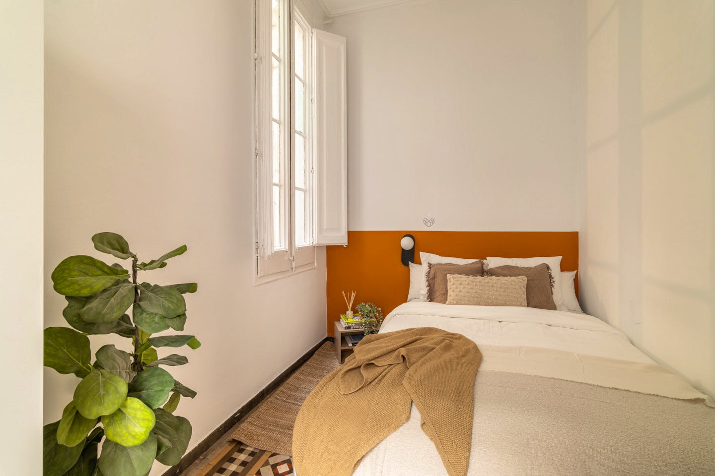  Small Room  -  Modern Coliving Room in the Heart of Vibrant Ciutat Vella, Barcelona Apartment  - Gallery -  18