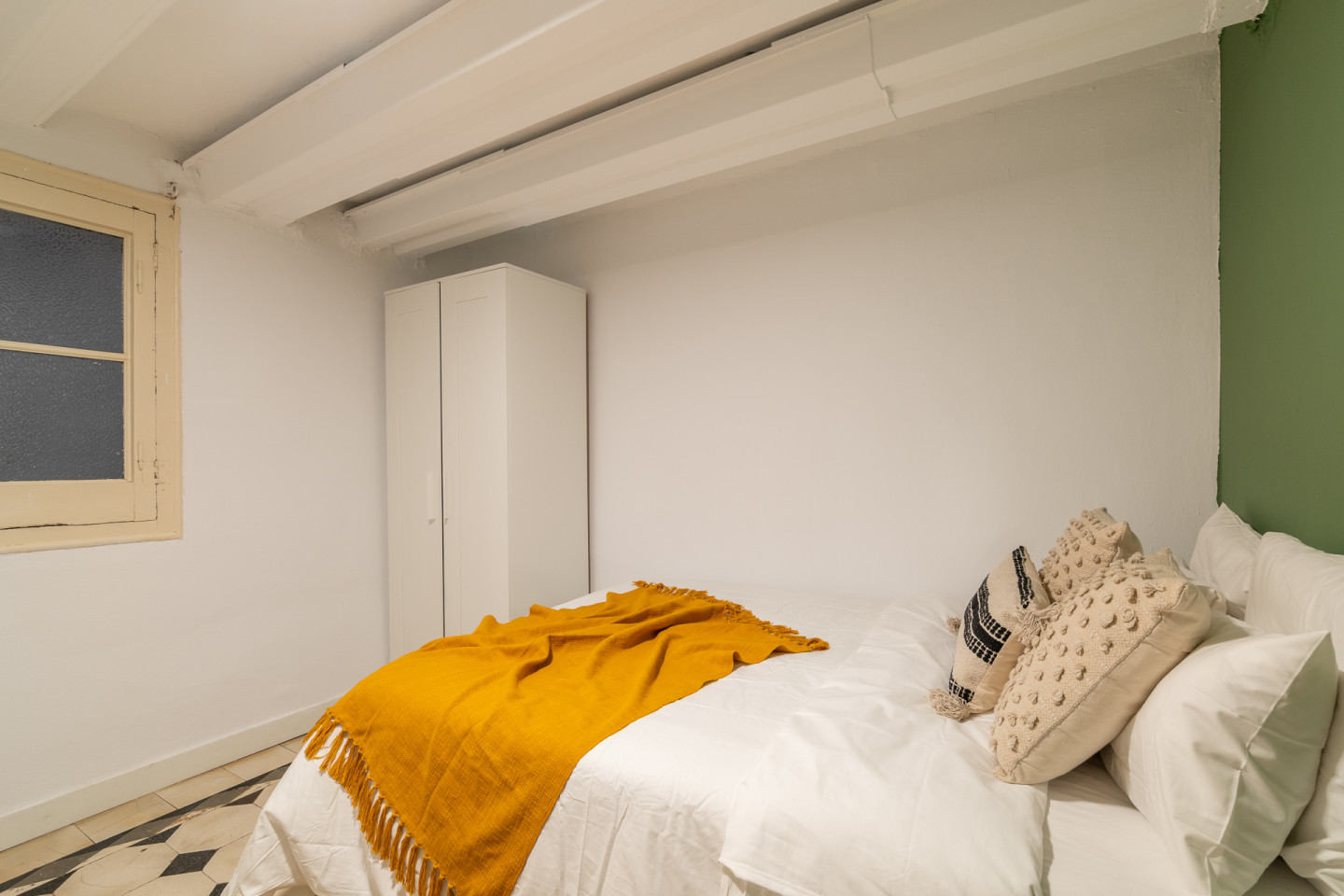 Small Room  -  Modern Coliving Room in the Heart of Vibrant Ciutat Vella, Barcelona Apartment  - Gallery -  30