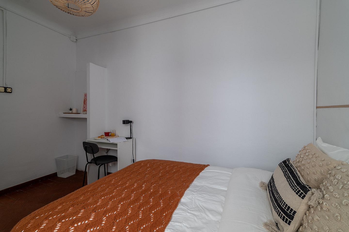  Small Room  -  Modern Coliving Room in the Heart of Vibrant Ciutat Vella, Barcelona Apartment  - Gallery -  68