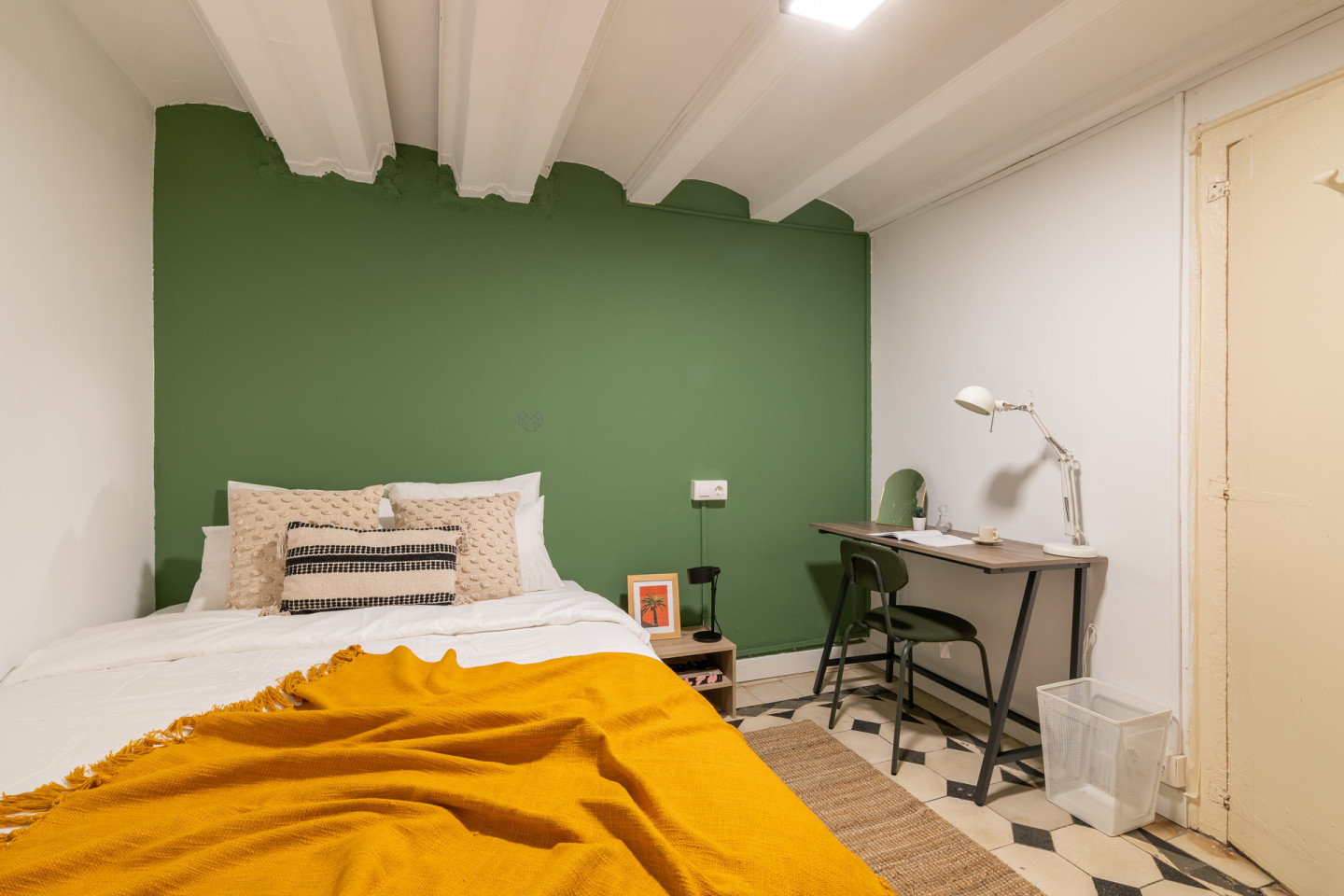  Small Room  -  Modern Coliving Room in the Heart of Vibrant Ciutat Vella, Barcelona Apartment  - Gallery -  31