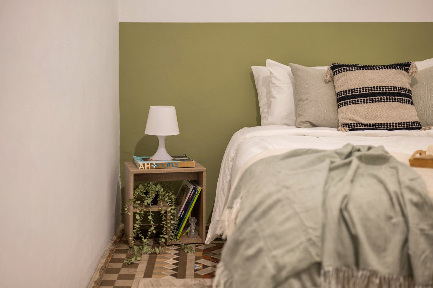  Small Room  -  Modern Coliving Room in the Heart of Vibrant Ciutat Vella, Barcelona Apartment  - Gallery -  1