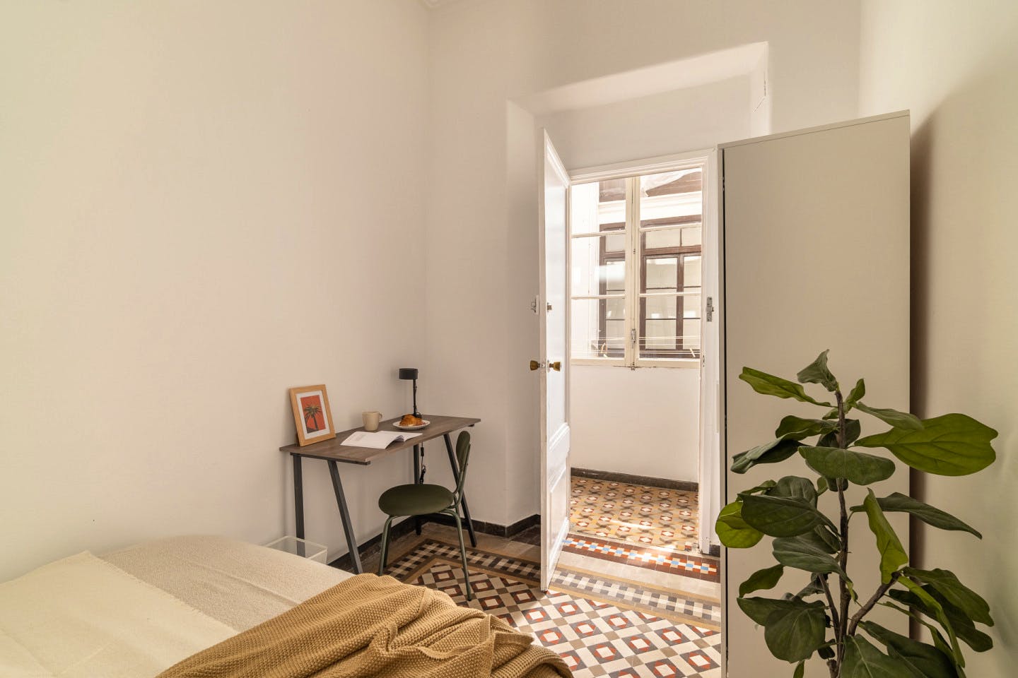  Small Room  -  Modern Coliving Room in the Heart of Vibrant Ciutat Vella, Barcelona Apartment  - Gallery -  20
