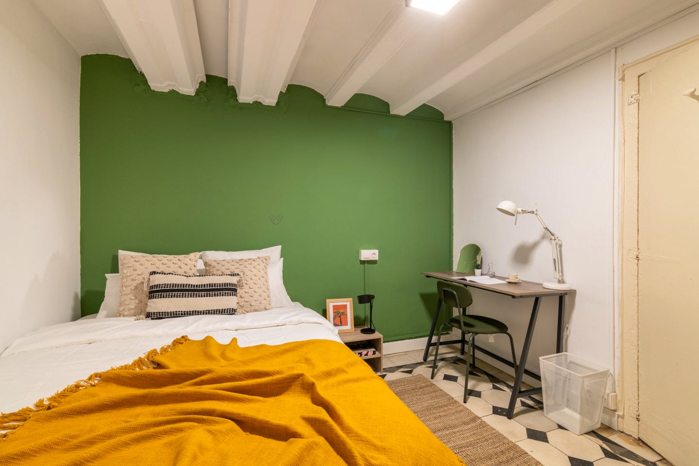  Small Room  -  Modern Coliving Room in the Heart of Vibrant Ciutat Vella, Barcelona Apartment  - Gallery -  11