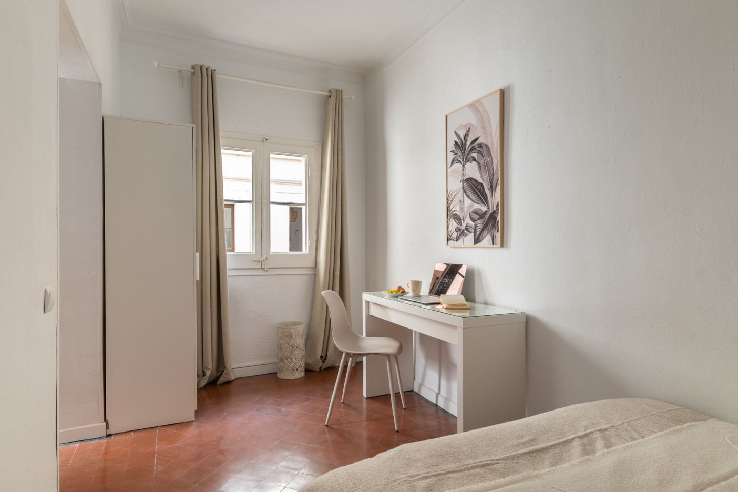  Small Room  -  Modern Coliving Room in the Heart of Vibrant Ciutat Vella, Barcelona Apartment  - Gallery -  36